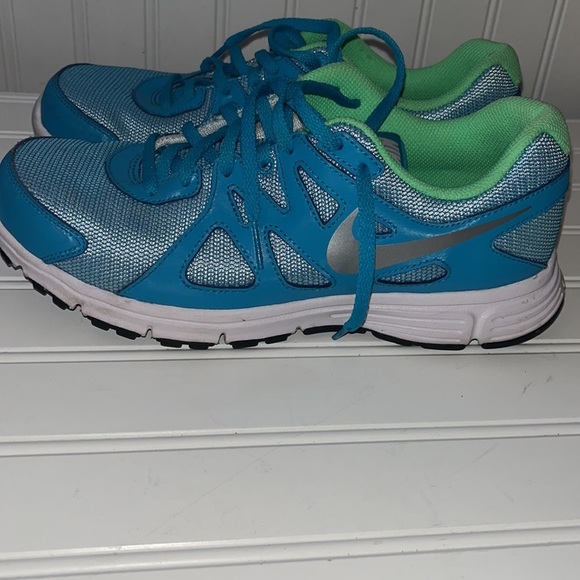 Nike blue sneakers size 6.5Y - Picture 4 of 7